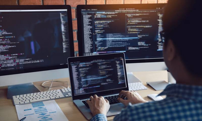 数据科学选型：R与Python如何赋能石渠县网站建设？